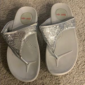 Sketchers tone ups. Please note pilling on 1 shoe.